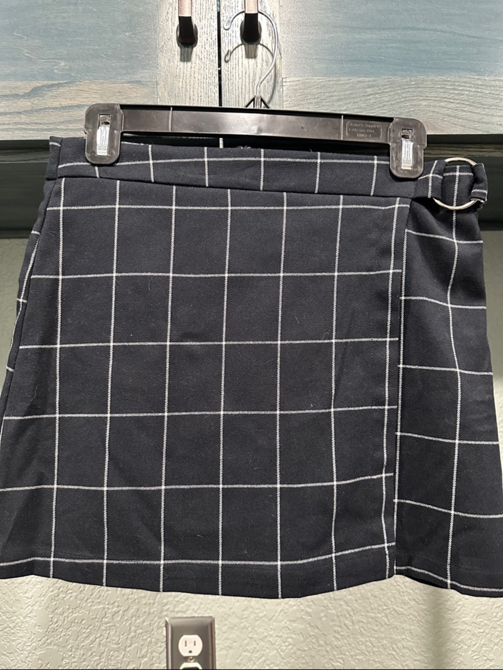 Ivy & Main Mini Skirt Sz M
